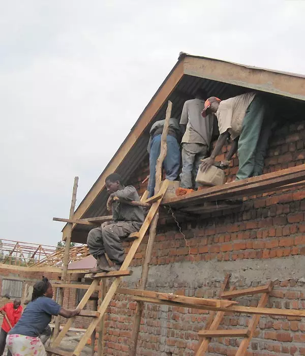 CFI Kinderdorf Kongo, Bauen