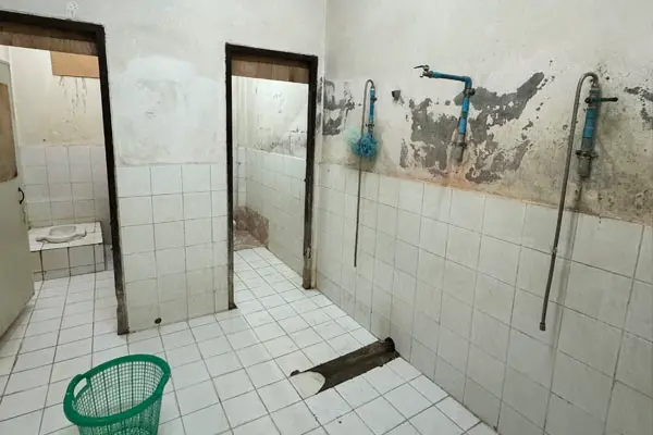 Badezimmer Vorher . Spendenaktion
