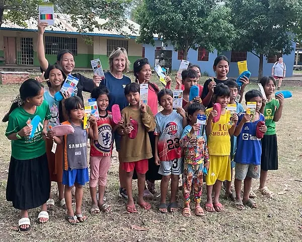 Buntstifte für die Kinder in Kambodscha