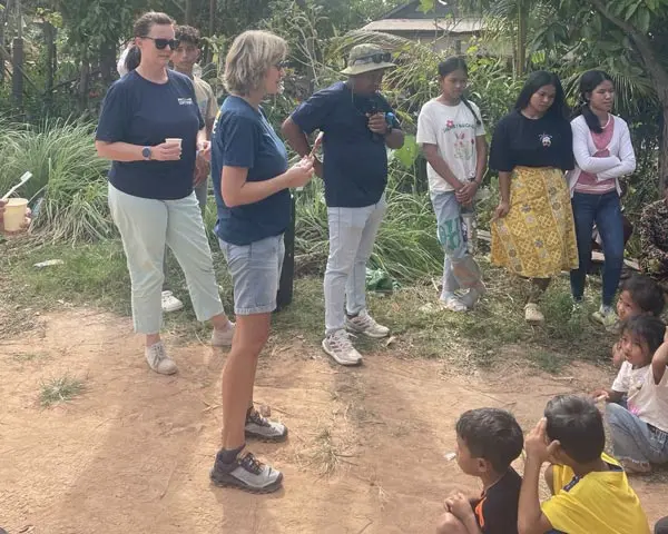 Kindern helfen in Kambodscha